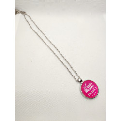 Collier nounou qui déchire